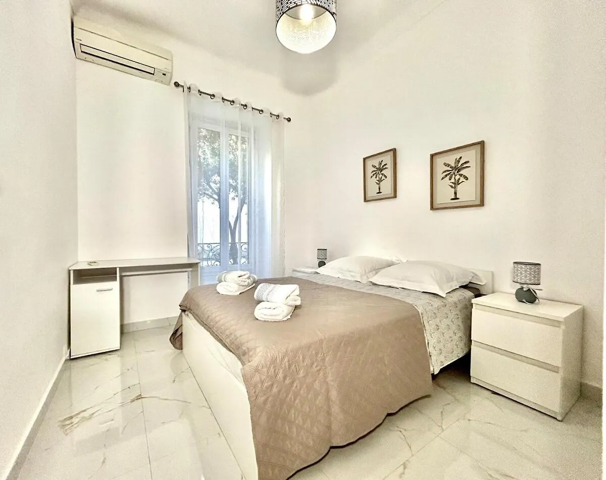 Apartment Charmant 4 Pieces - Cour Privative - Port De Nice