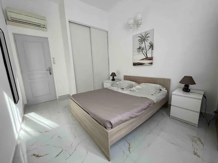 Apartment Charmant 4 Pieces - Cour Privative - Port De Nice